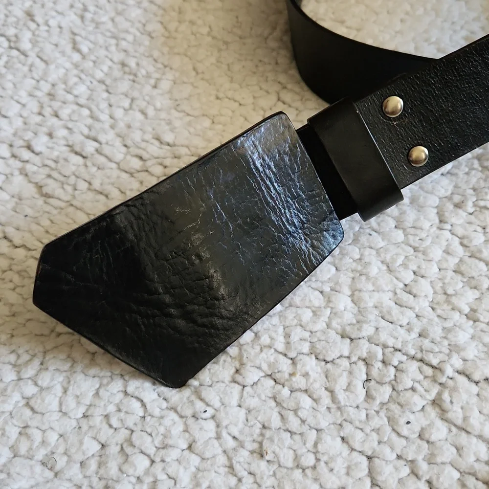 Black leather belt w/ black leather buckle Sz 36